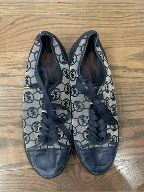 Dark Blue Cloth Sneakers Size 9 – Lightly Worn (Minor Damage)